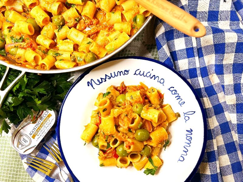 Pasta With Tuna, Olives, Capers and Tomatoes 