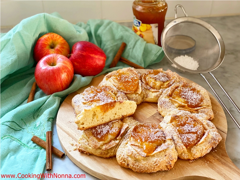 Apple & Jam Pull Apart Cake Apple & Jam Pull Apart Cake