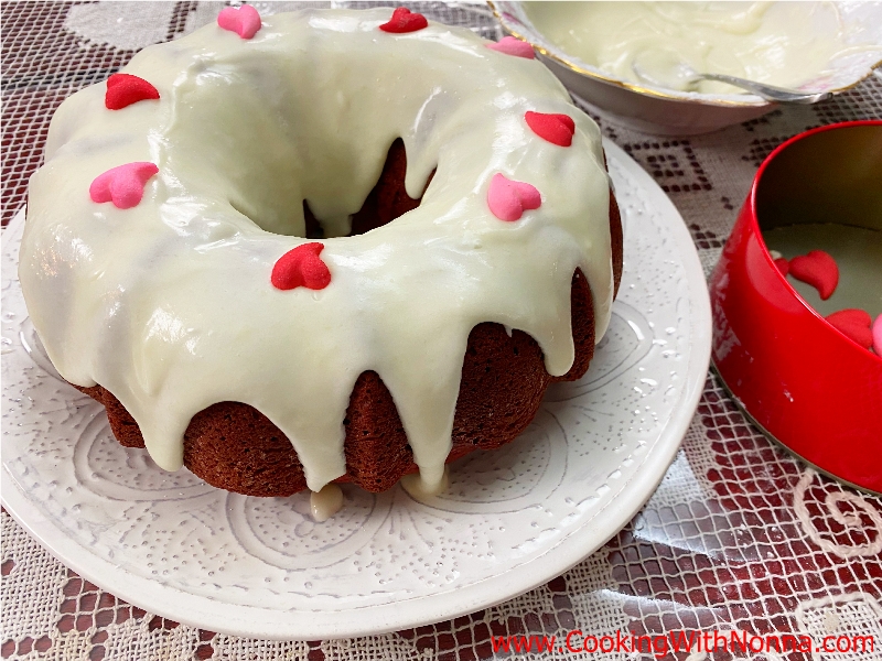 Red Velvet Ciambella with Mascarpone Cream Cheese Glaze Red Velvet Ciambella with Mascarpone Cream Cheese Glaze