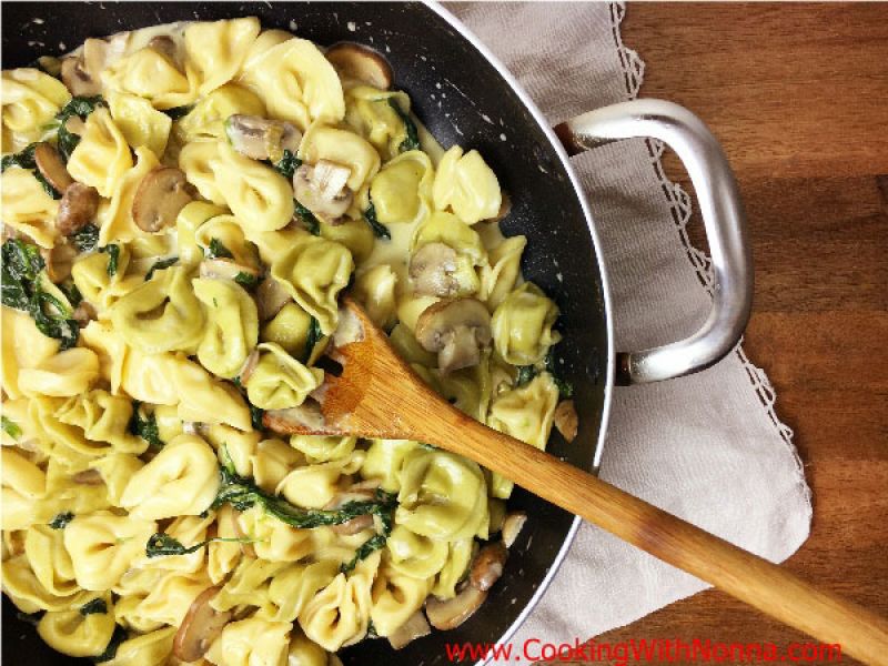 Tortellini with Spinach and Mushrooms