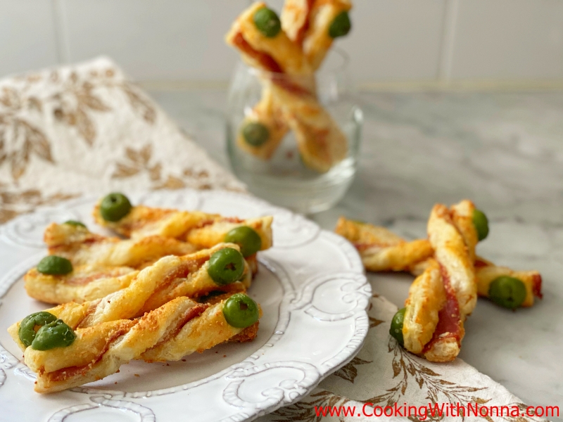 Olive & Prosciutto Puff Pastry Twists Olive & Prosciutto Puff Pastry Twists